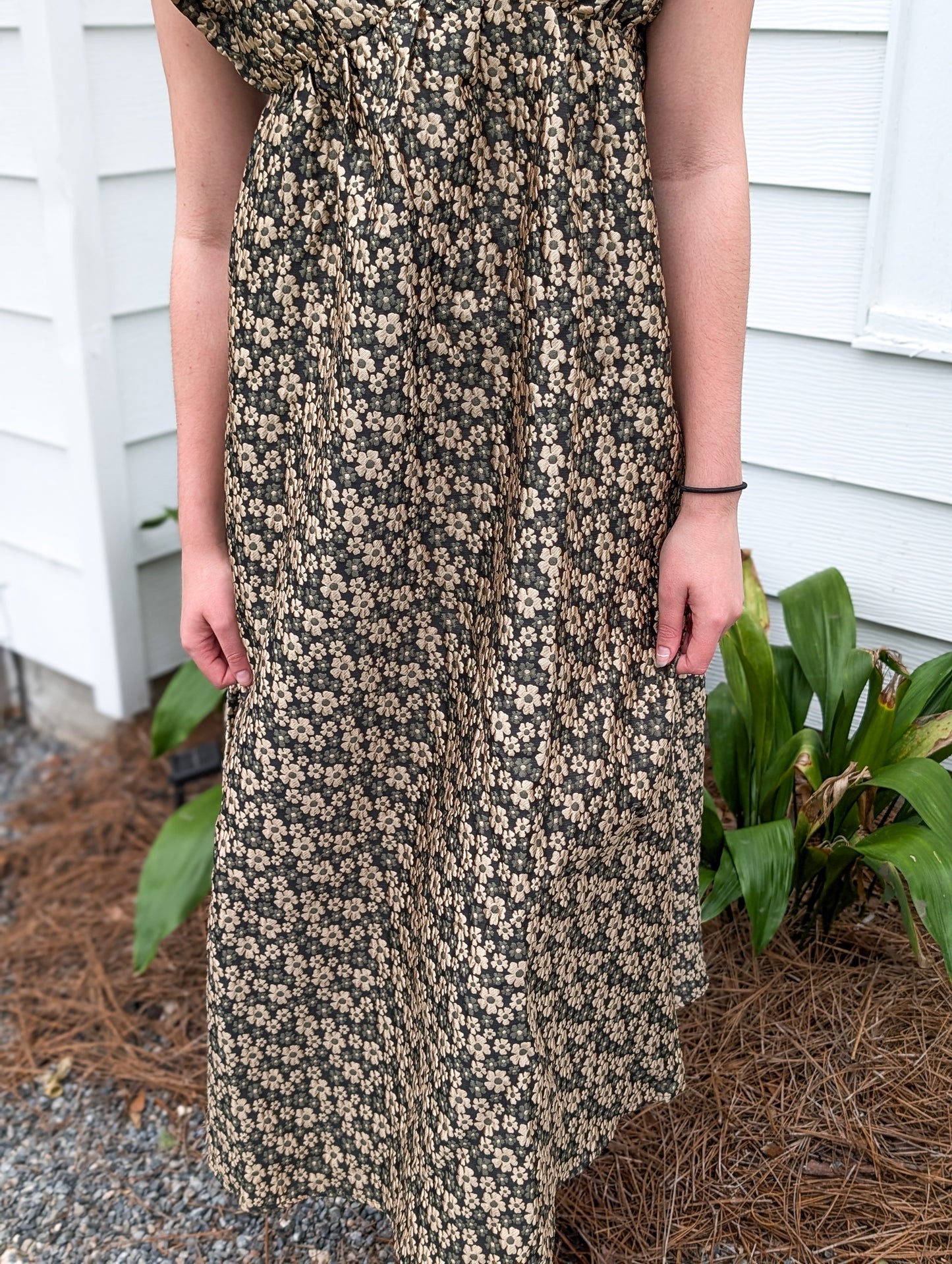 *FINAL SALE* Gold Daisy Jacquard Maxi Dress